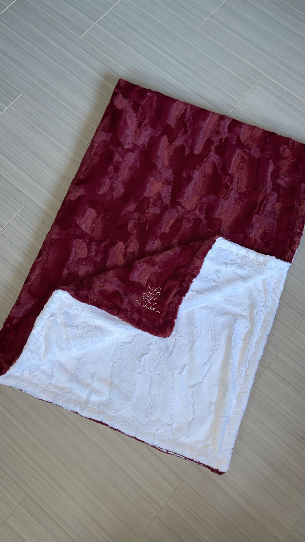 Luxe Cuddle® Hide Merlot