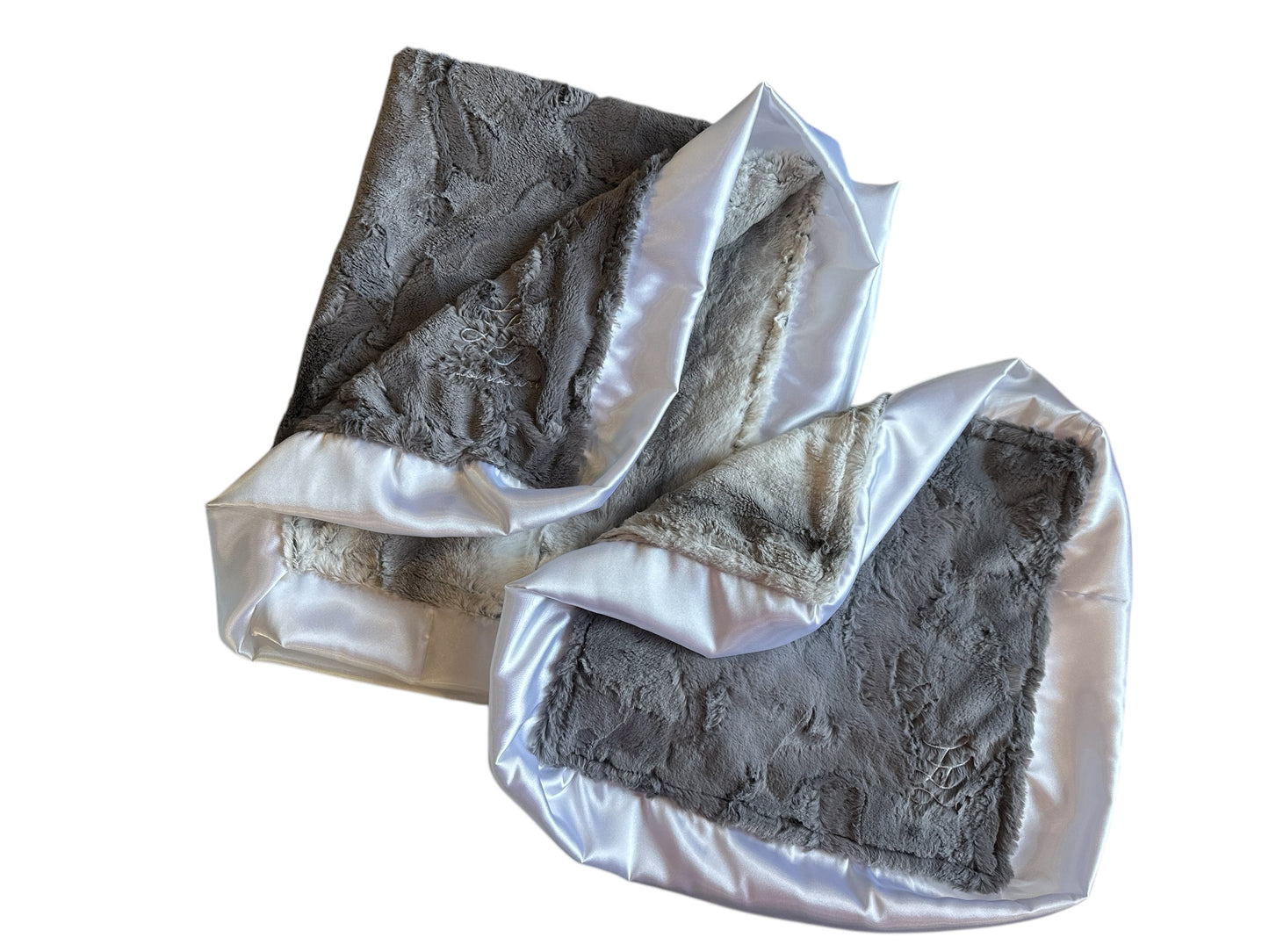 Luxe Cuddle® Hide Graphite