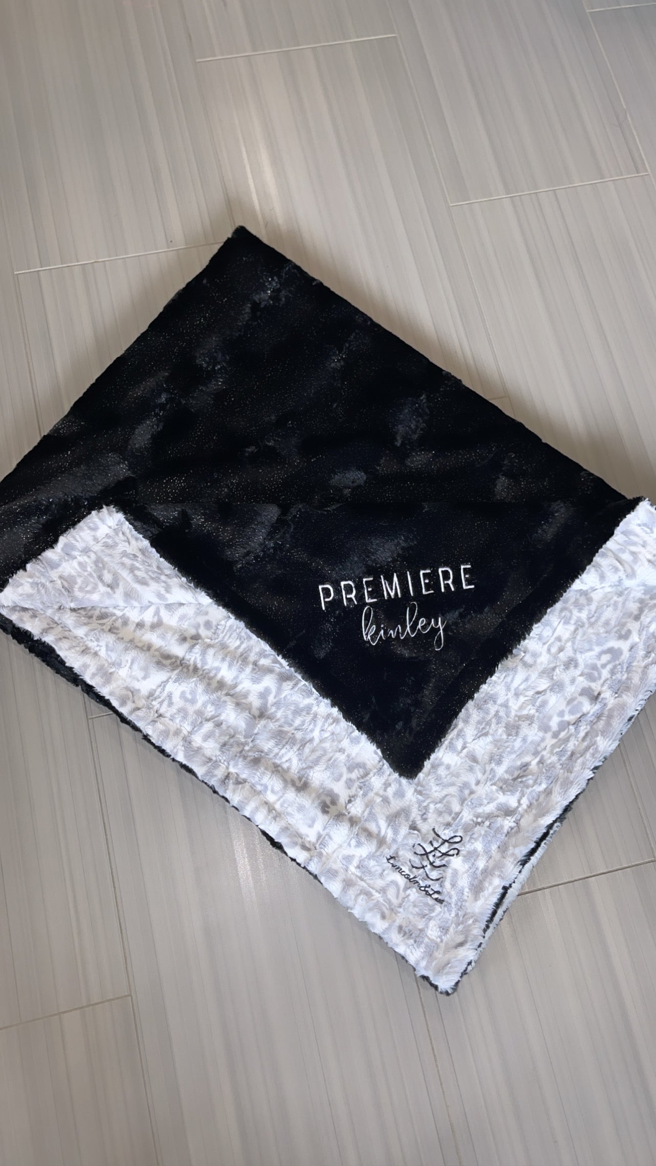 Luxe Cuddle® Jaguar Vapor