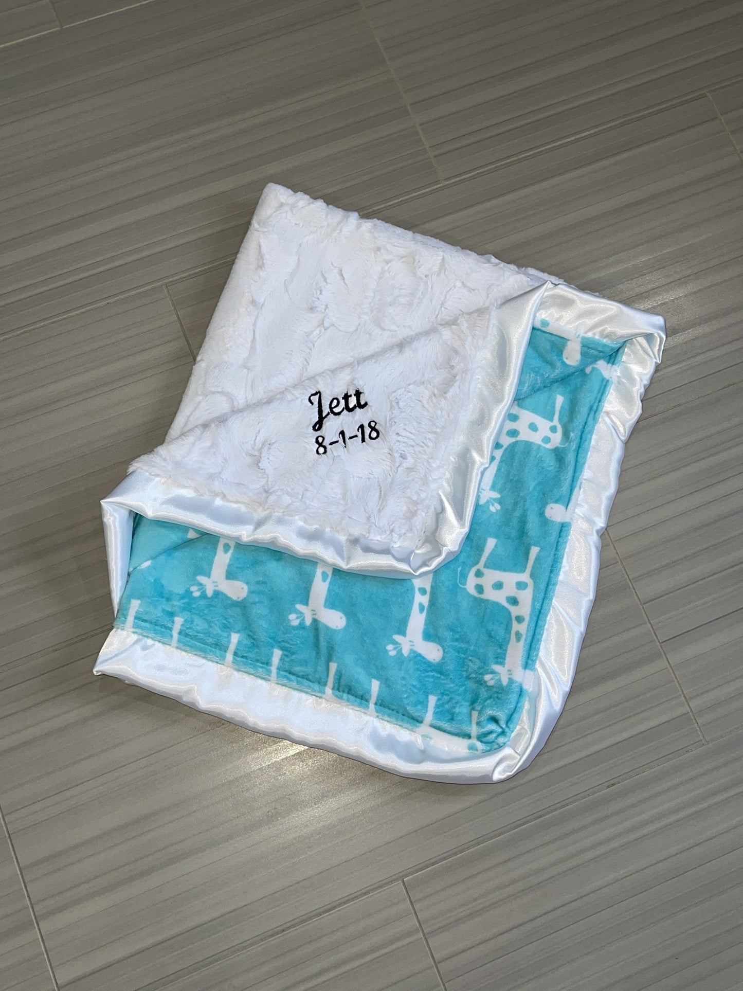 Luxe Cuddle® Hide Snow