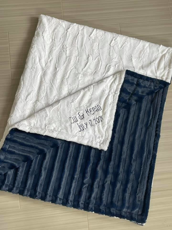Luxe Cuddle® Hide Snow